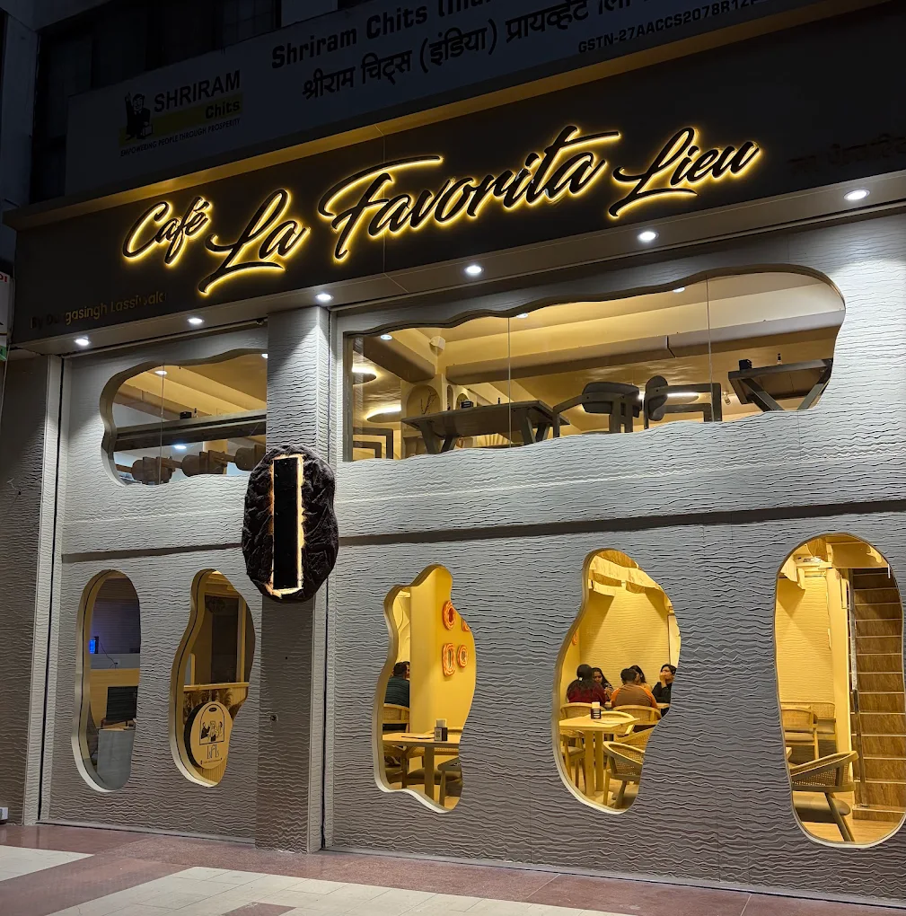 Café La Favorita Lieu storefront